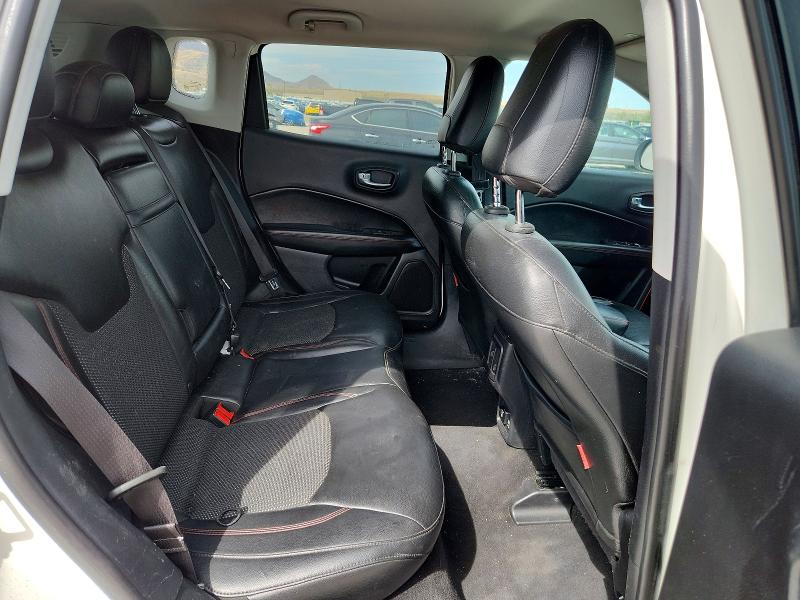 64470856 :رقم المزاد ، 3C4NJDDB6JT465523 vin ، 2018 Jeep Compass مزاد بيع