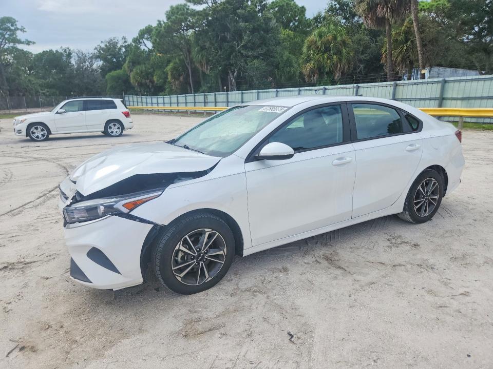 67550076 :رقم المزاد ، 3KPF24AD8PE588227 vin ، 2023 Kia Forte مزاد بيع