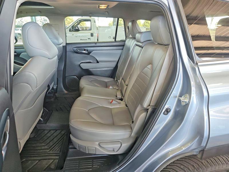 Продажа на аукционе авто 2022 Toyota Highlander, vin: 5TDHZRBHXNS241293, номер лота: 64161786