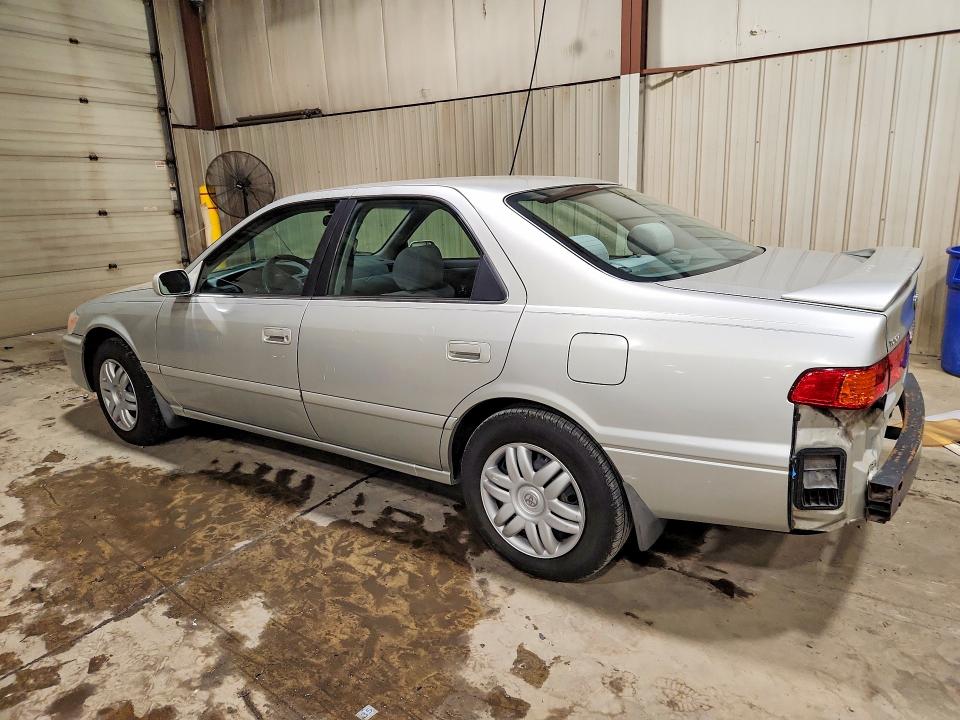 64608306 :رقم المزاد ، 4T1BG28K2YU689755 vin ، 2000 Toyota Camry مزاد بيع