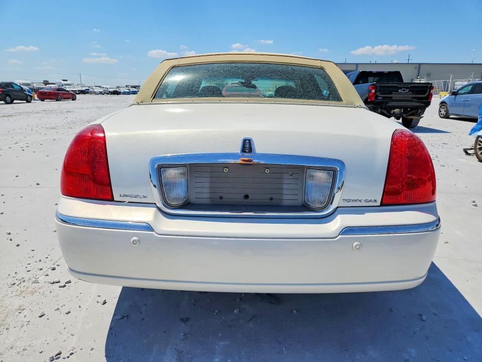 Продаж на аукціоні авто 2003 Lincoln Town Car, vin: 1LNHM82W23Y641806, номер лоту: 65394026