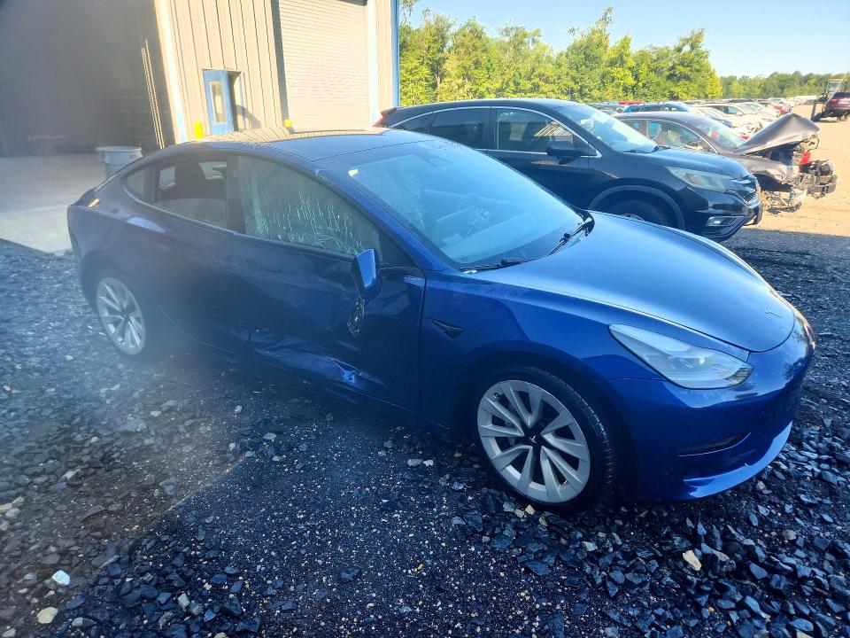 61454666 :رقم المزاد ، 5YJ3E1EA7NF369517 vin ، 2022 Tesla Model 3 مزاد بيع