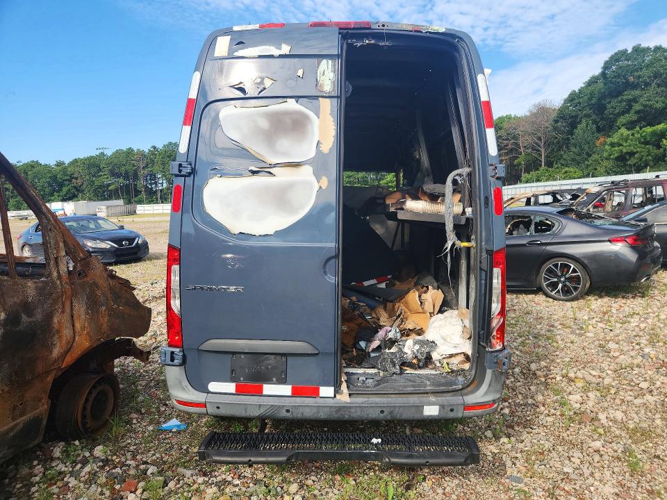 61695756 :رقم المزاد ، WD4PF0CD3KP088408 vin ، 2019 Mercedes-benz Sprinter مزاد بيع