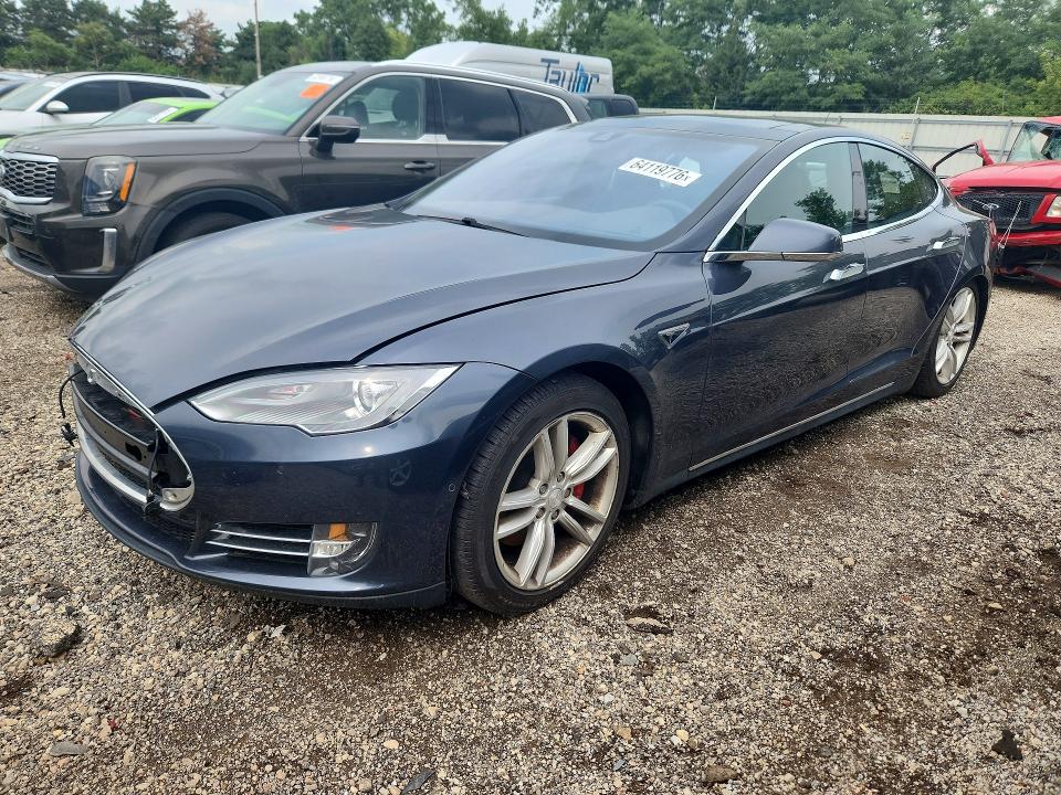 64119776 :رقم المزاد ، 5YJSA1H24FFP76837 vin ، 2015 Tesla Model S مزاد بيع