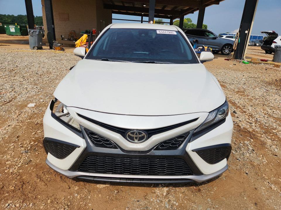 63447966 :رقم المزاد ، 4T1K61AK0NU030706 vin ، 2022 Toyota Camry مزاد بيع