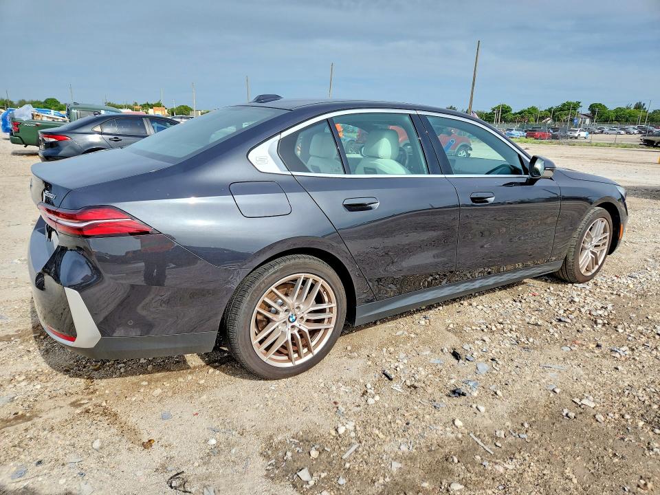 63601026 :رقم المزاد ، WBA43FJ04RCS78094 vin ، 2024 Bmw 530 مزاد بيع
