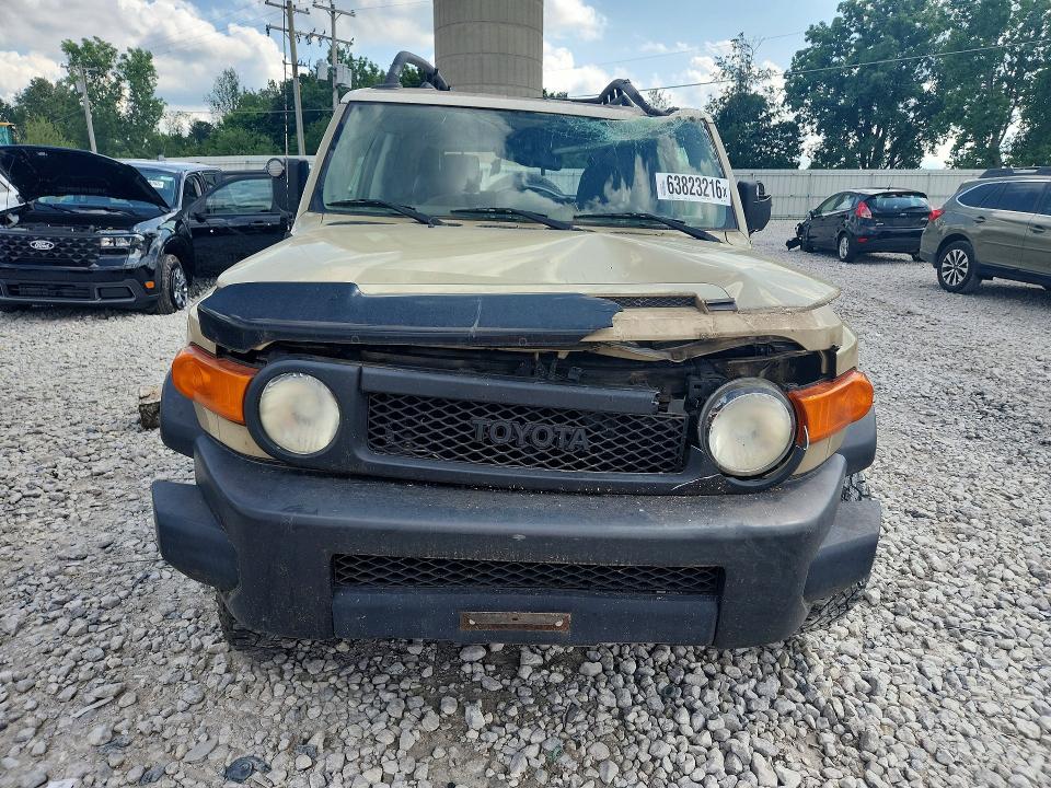 63823216 :رقم المزاد ، JTEBU4BF3BK100943 vin ، 2011 Toyota Fj Cruiser مزاد بيع