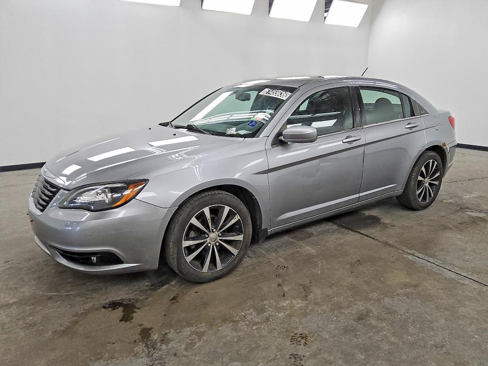 61455636 :رقم المزاد ، 1C3CCBBB4DN633354 vin ، 2013 Chrysler 200 مزاد بيع