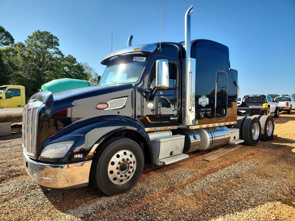 Продажа на аукционе авто 2015 Peterbilt 579, vin: 1XPBD49X5FD203731, номер лота: 66285046