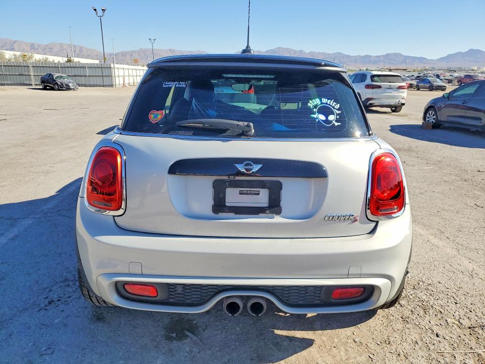 2016 Mini Cooper მანქანა იყიდება აუქციონზე, vin: WMWXP7C50G2A42564, აუქციონის ნომერი: 63212166