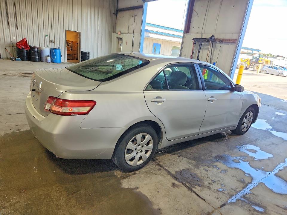 67091586 :رقم المزاد ، 4T1BF3EK8BU134071 vin ، 2011 Toyota Camry مزاد بيع