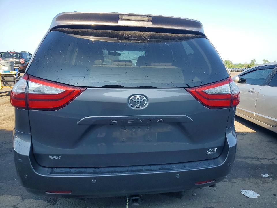 64212786 :رقم المزاد ، 5TDDK3DC7GS142693 vin ، 2016 Toyota Sienna مزاد بيع