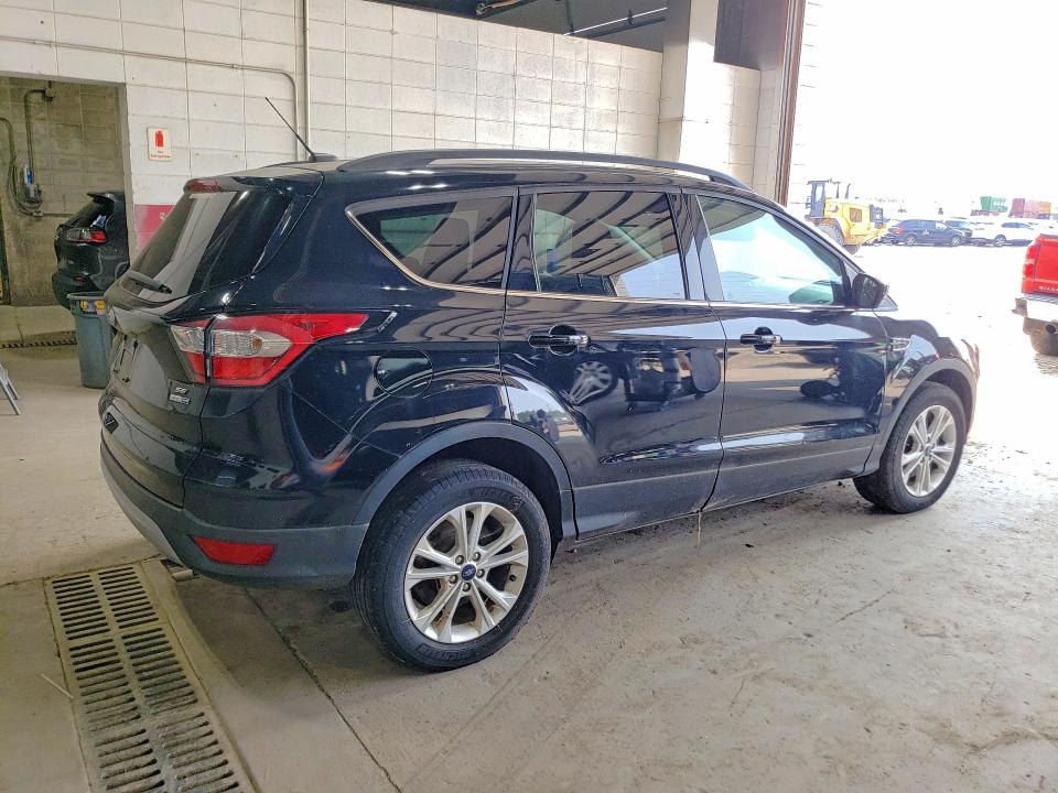 64497826 :رقم المزاد ، 1FMCU9GD5JUB15990 vin ، 2018 Ford Escape مزاد بيع