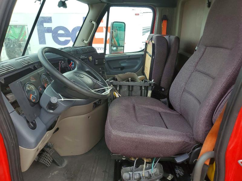 64600926 :رقم المزاد ، 3AKJGBDVXKDKJ8497 vin ، 2019 Freightliner Cascadia 113 مزاد بيع