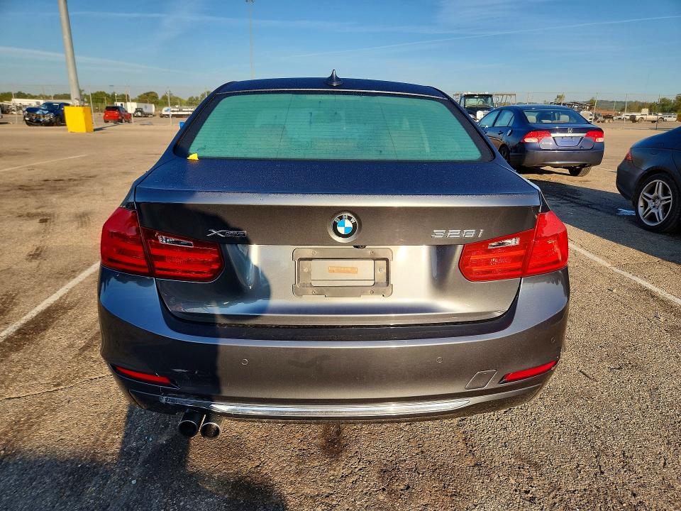 66504756 :رقم المزاد ، WBA3B3G57ENR82255 vin ، 2014 Bmw 328 مزاد بيع