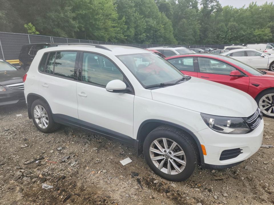 Продаж на аукціоні авто 2018 Volkswagen Tiguan Limited, vin: WVGAV7AX9JK003586, номер лоту: 65167786
