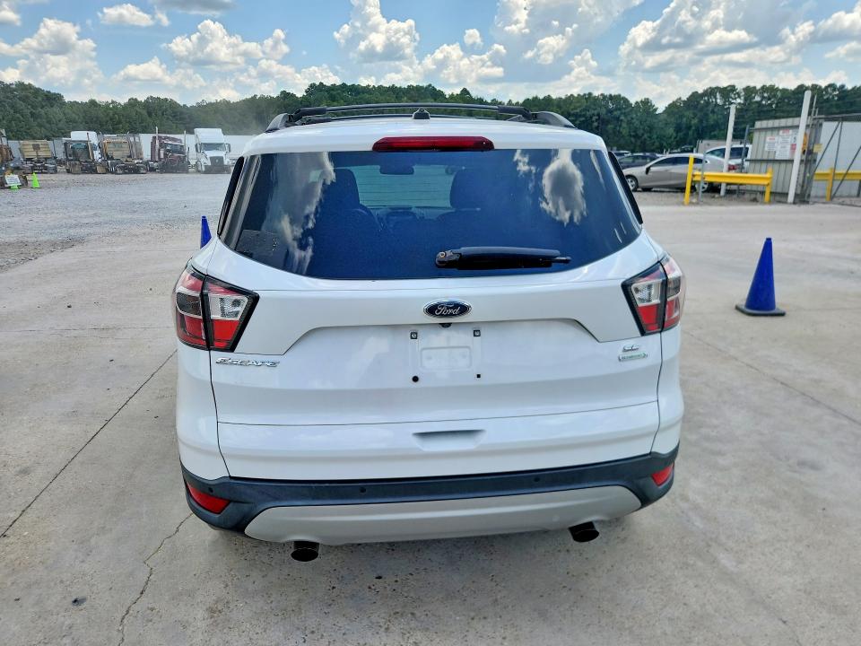 65689906 :رقم المزاد ، 1FMCU0GD7HUE42803 vin ، 2017 Ford Escape مزاد بيع
