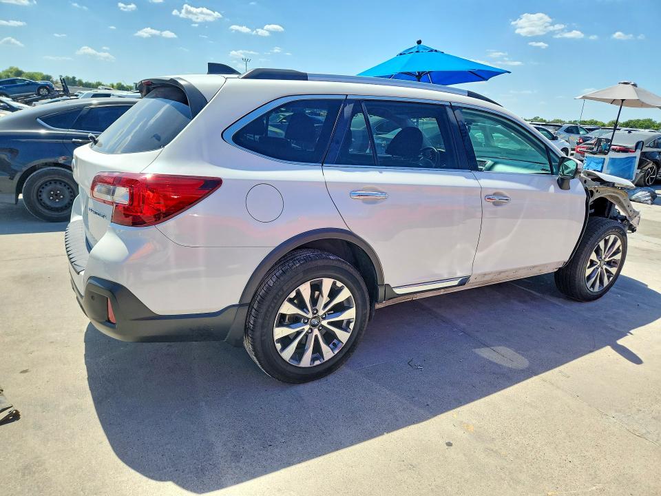 65183836 :رقم المزاد ، 4S4BSATC3J3219965 vin ، 2018 Subaru Outback مزاد بيع