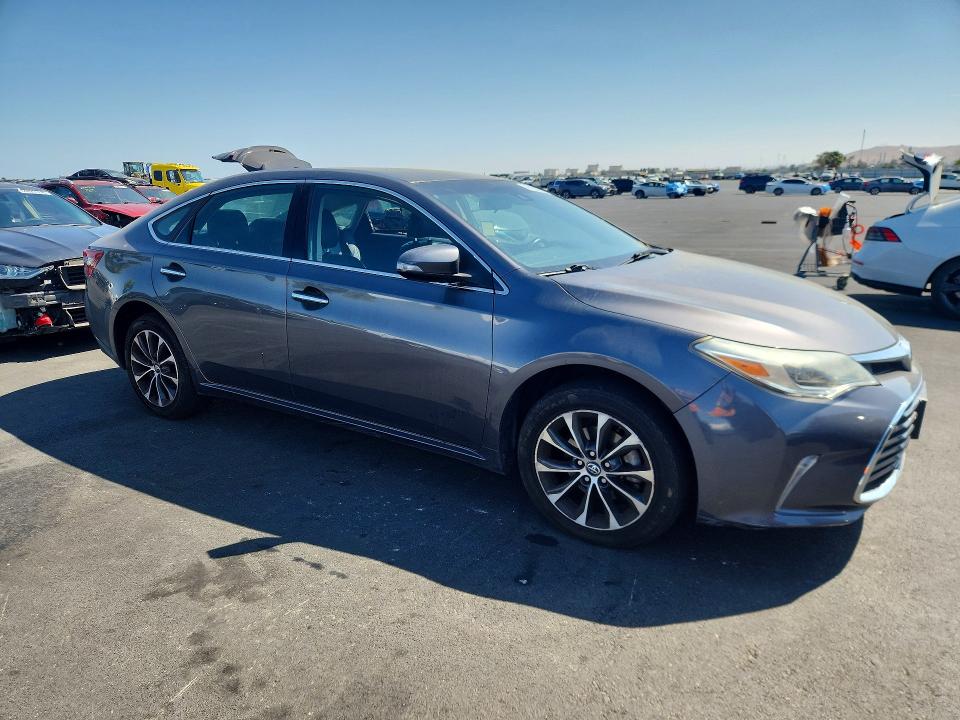 64647146 :رقم المزاد ، 4T1BK1EB4JU285889 vin ، 2018 Toyota Avalon مزاد بيع