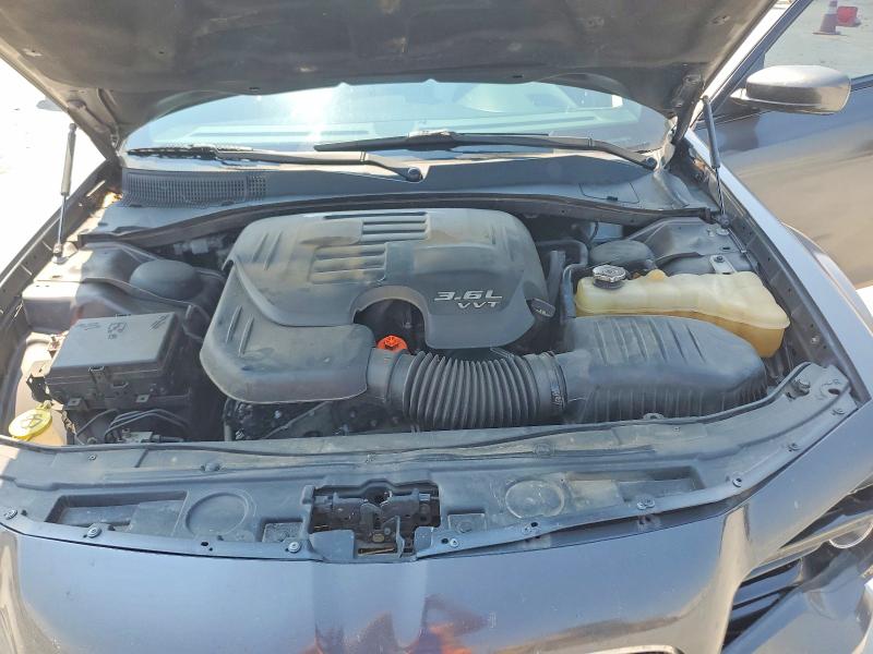 64213576 :رقم المزاد ، 2C3CCABGXJH228898 vin ، 2018 Chrysler 300 مزاد بيع