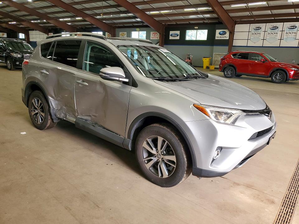 63696706 :رقم المزاد ، 2T3RFREV3JW796397 vin ، 2018 Toyota Rav4 مزاد بيع