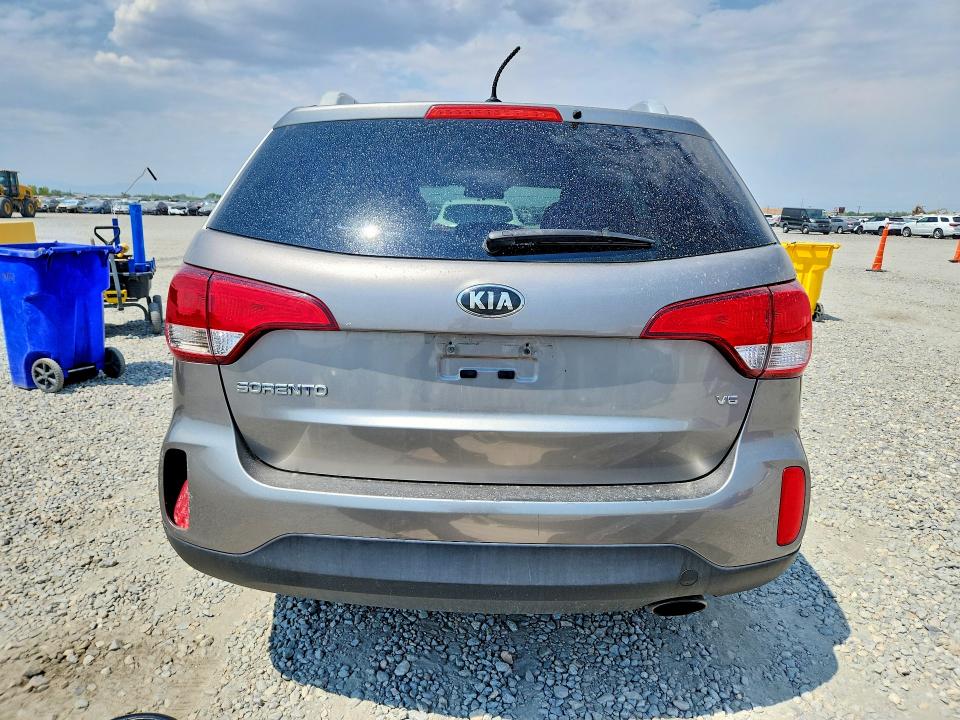 64836546 :رقم المزاد ، 5XYKTDA70FG650145 vin ، 2015 Kia Sorento مزاد بيع
