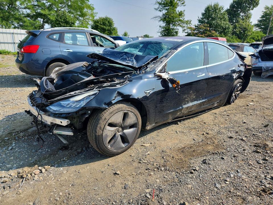 64360366 :رقم المزاد ، 5YJ3E1EA2JF025510 vin ، 2018 Tesla Model 3 مزاد بيع