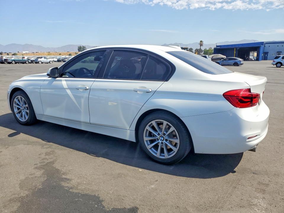 64272536 :رقم المزاد ، WBA8A9C50JAH14105 vin ، 2018 Bmw 320 مزاد بيع