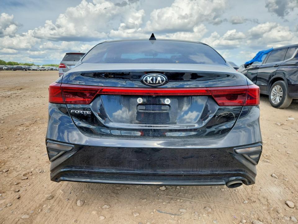 2020 Kia Forte მანქანა იყიდება აუქციონზე, vin: 3KPF24AD1LE141023, აუქციონის ნომერი: 64649556
