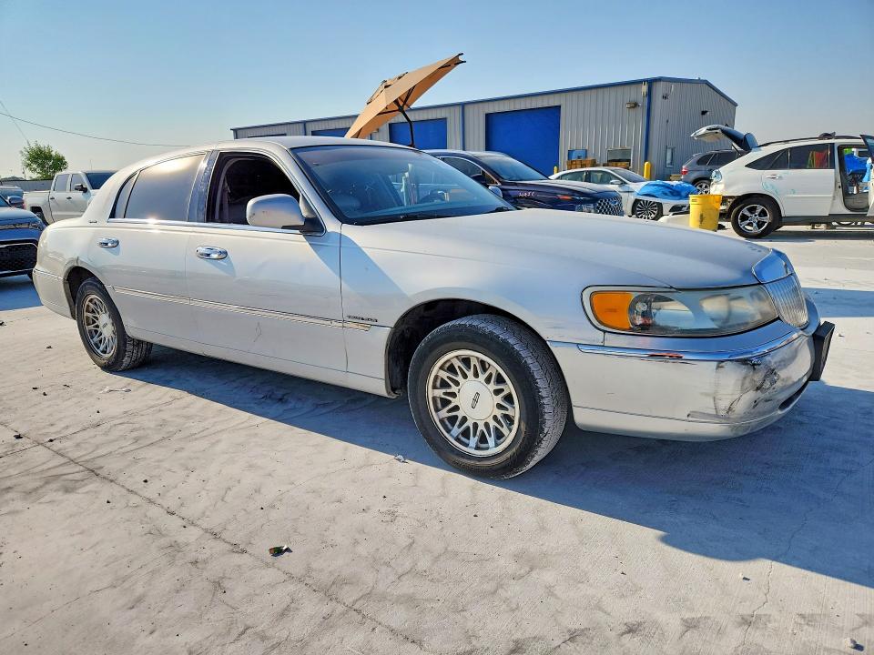 Продажа на аукционе авто 1998 Lincoln Town Car, vin: 1LNFM82W9WY722961, номер лота: 63395796