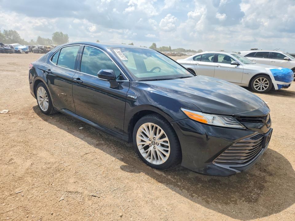 62131936 :رقم المزاد ، 4T1B21HK1JU509020 vin ، 2018 Toyota Camry Hybrid مزاد بيع