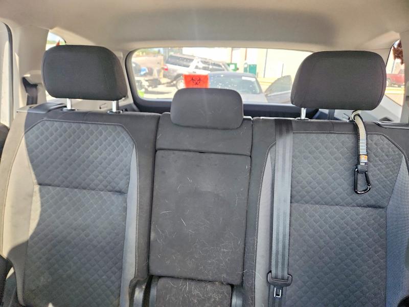 65173886 :رقم المزاد ، 3VV1B7AX4JM012154 vin ، 2018 Volkswagen Tiguan مزاد بيع