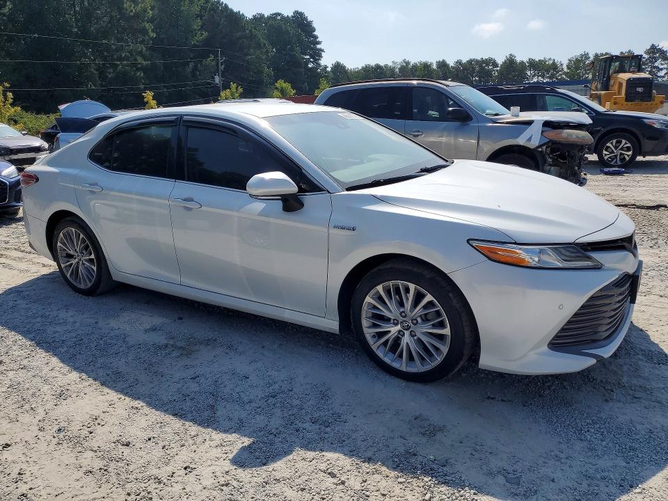 2018 Toyota Camry Hybrid მანქანა იყიდება აუქციონზე, vin: 4T1B21HK2JU006743, აუქციონის ნომერი: 66280766