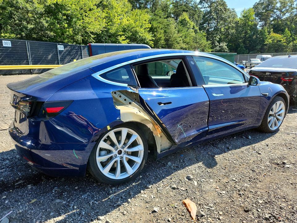 65724756 :رقم المزاد ، 5YJ3E1EA5JF033391 vin ، 2018 Tesla Model 3 مزاد بيع