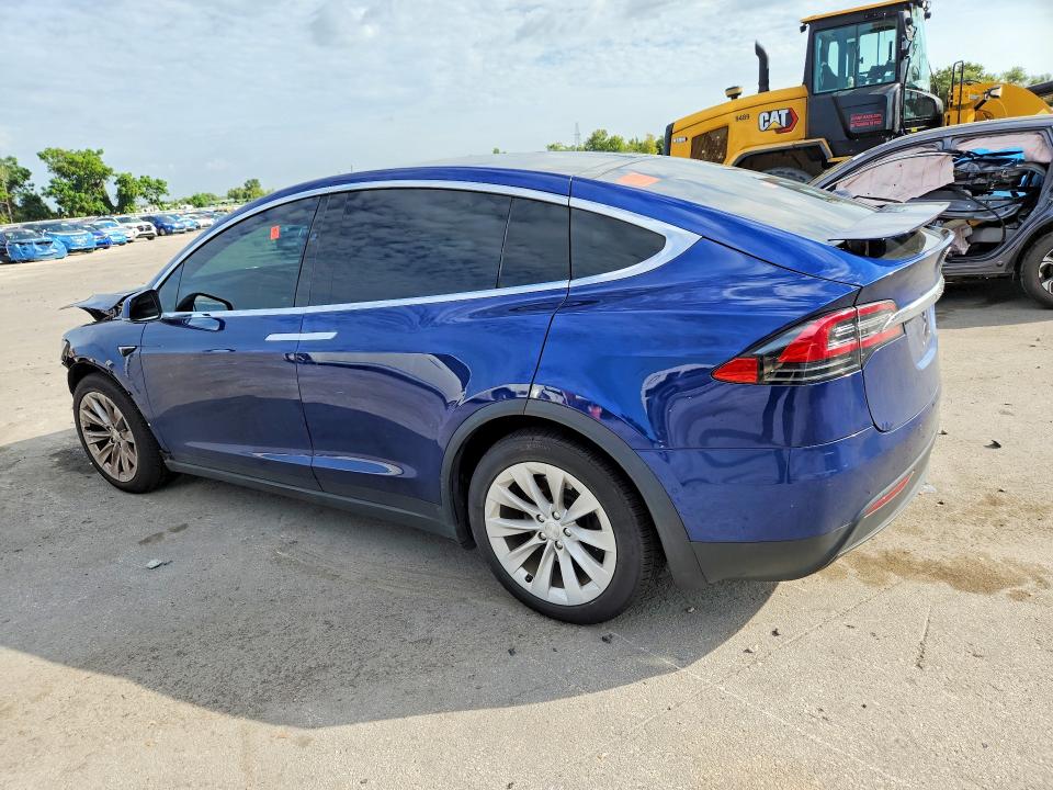 66738986 :رقم المزاد ، 5YJXCBE22LF236229 vin ، 2020 Tesla Model X مزاد بيع