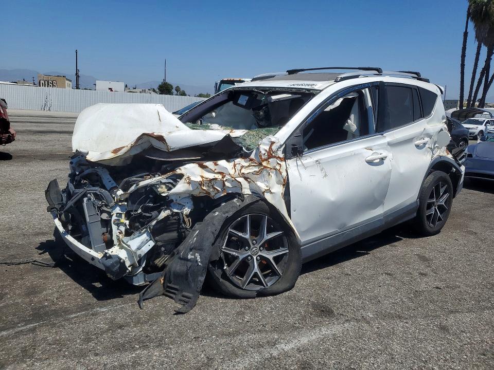 60468906 :رقم المزاد ، JTMNFREV7JJ725510 vin ، 2018 Toyota Rav4 مزاد بيع