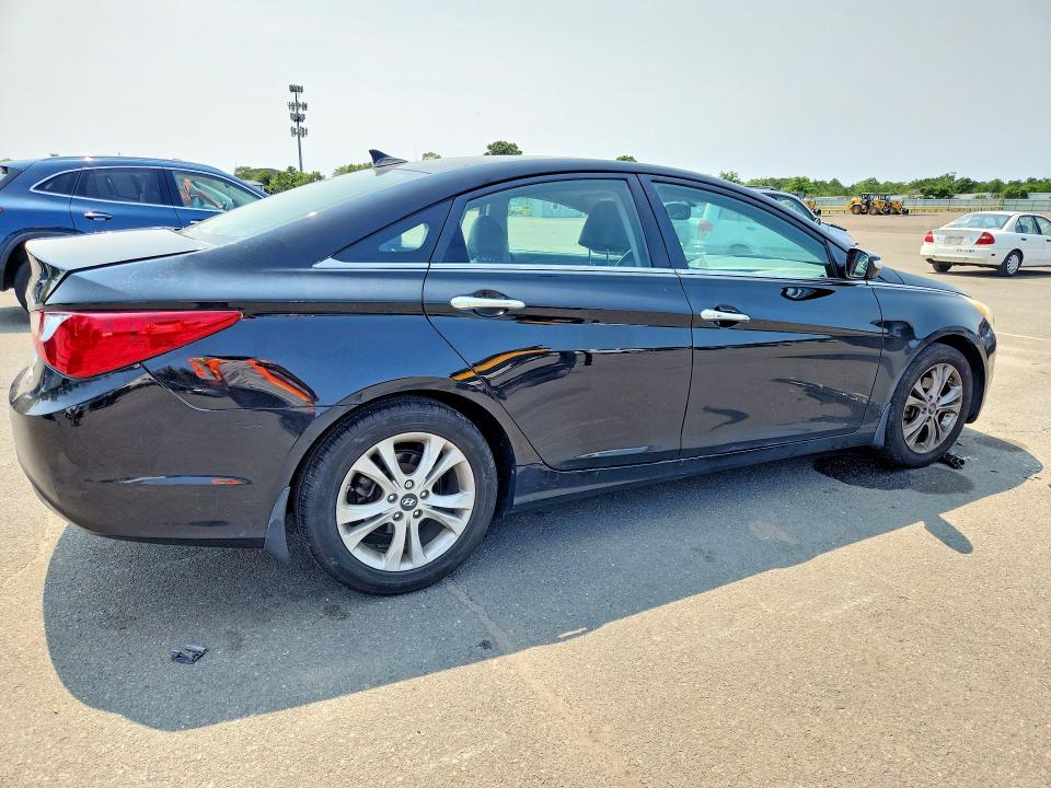 64155166 :رقم المزاد ، 5NPEC4ACXBH306626 vin ، 2011 Hyundai Sonata مزاد بيع