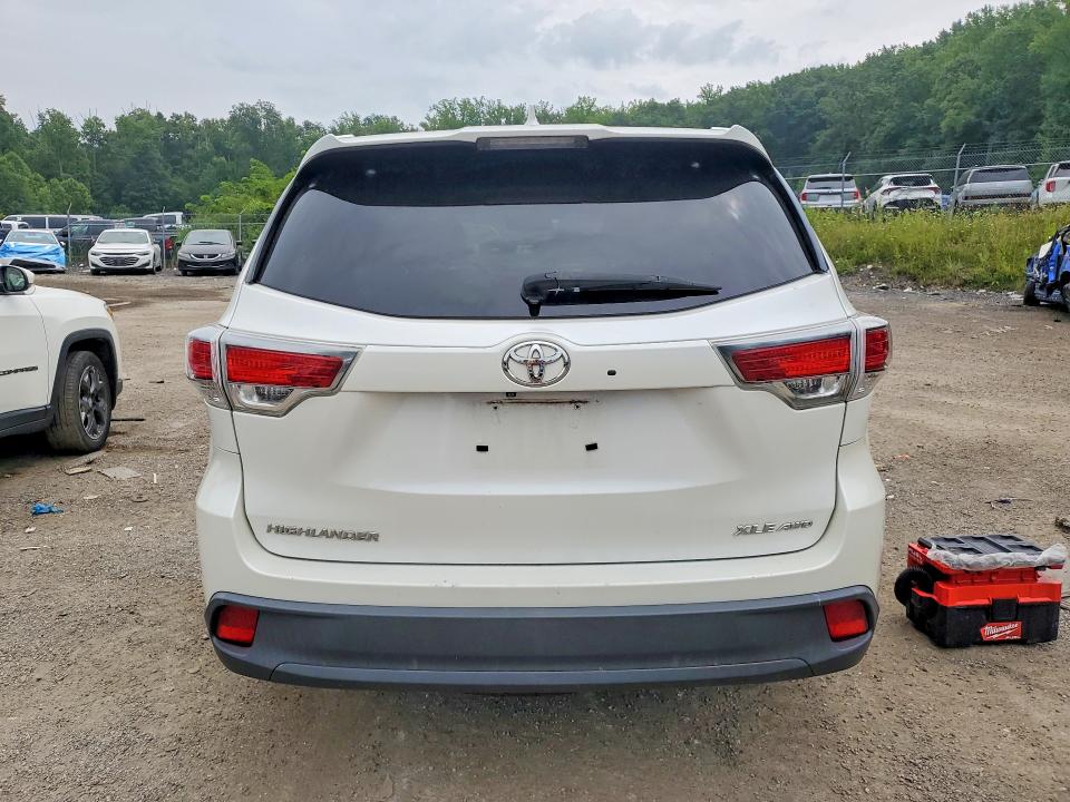 2015 Toyota Highlander მანქანა იყიდება აუქციონზე, vin: 5TDJKRFH8FS174176, აუქციონის ნომერი: 64691446