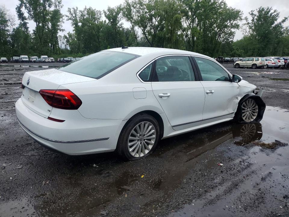 63406186 :رقم المزاد ، 1VWBT7A37HC037166 vin ، 2017 Volkswagen Passat مزاد بيع
