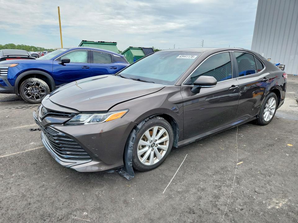 2018 Toyota Camry მანქანა იყიდება აუქციონზე, vin: 4T1B11HK6JU574237, აუქციონის ნომერი: 63441176