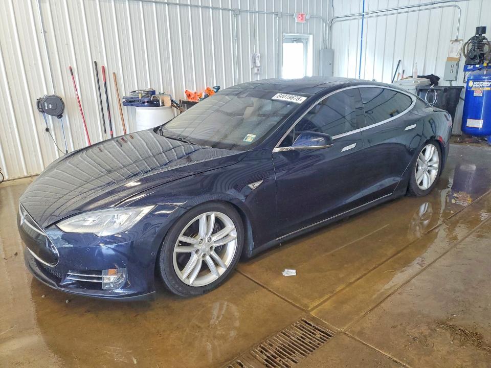 2015 Tesla Model S მანქანა იყიდება აუქციონზე, vin: 5YJSA1H20FF081593, აუქციონის ნომერი: 64019676