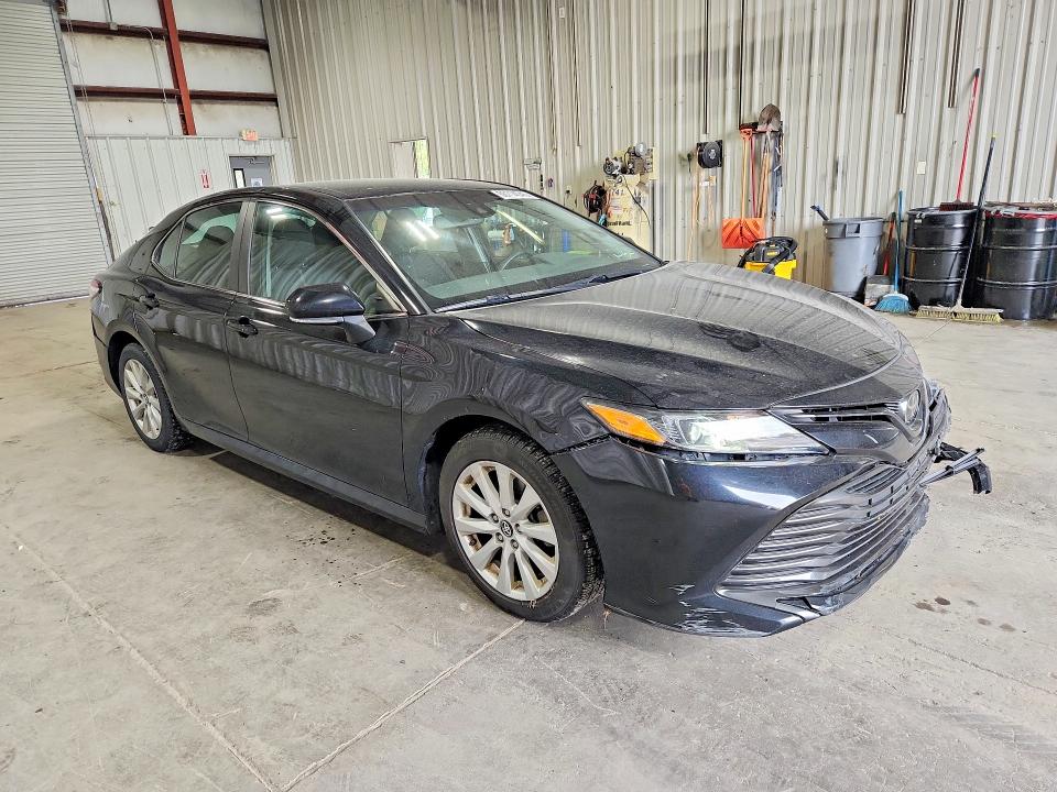 66714046 :رقم المزاد ، 4T1B11HK2JU080196 vin ، 2018 Toyota Camry مزاد بيع