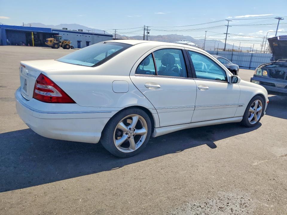 66427816 :رقم المزاد ، WDBRF40J55A707956 vin ، 2005 Mercedes-benz C مزاد بيع