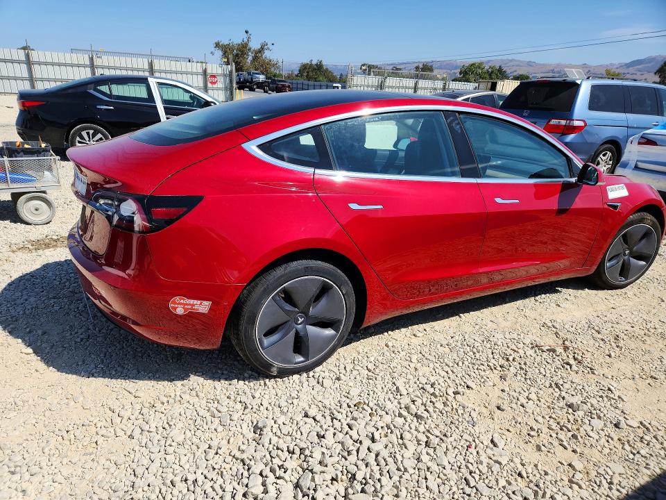 64486036 :رقم المزاد ، 5YJ3E1EA4JF052238 vin ، 2018 Tesla Model 3 مزاد بيع