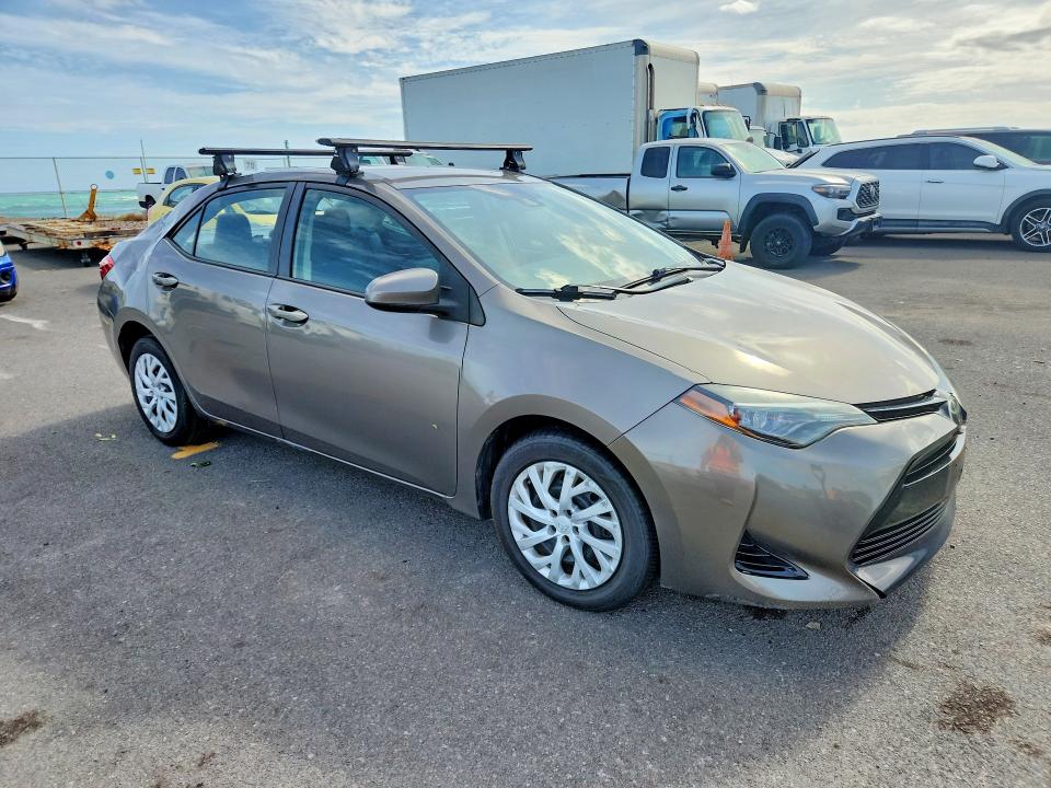 65938536 :رقم المزاد ، 5YFBURHE4JP765463 vin ، 2018 Toyota Corolla مزاد بيع
