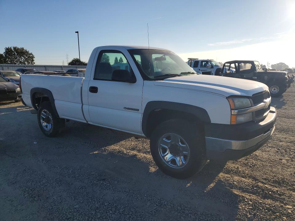 65799976 :رقم المزاد ، 1GCHC24U04E140092 vin ، 2004 Chevrolet Silverado مزاد بيع
