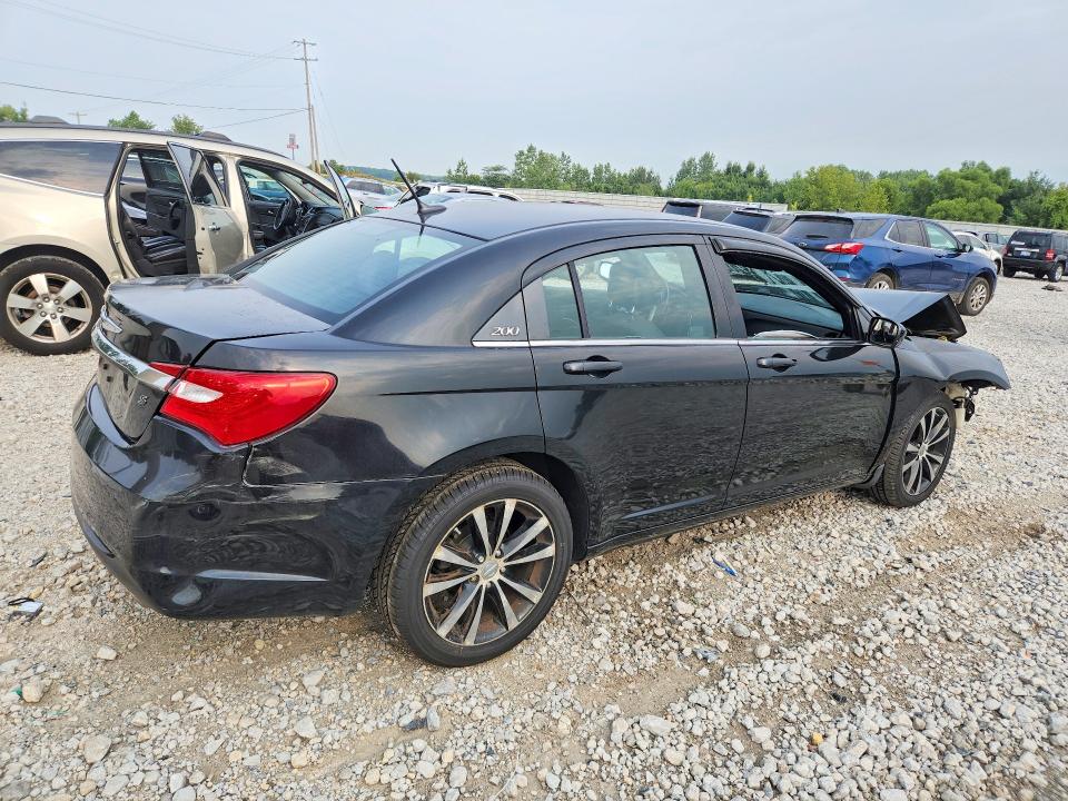 64218646 :رقم المزاد ، 1C3CCBBGXDN747354 vin ، 2013 Chrysler 200 مزاد بيع