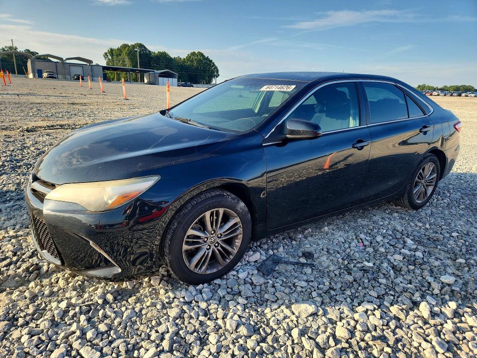 64714626 :رقم المزاد ، 4T1BF1FK4GU535417 vin ، 2016 Toyota Camry مزاد بيع