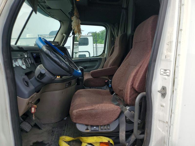 Продажа на аукционе авто 2011 Freightliner Cascadia, vin: 1FUJGLBG8BSAW3765, номер лота: 64903086