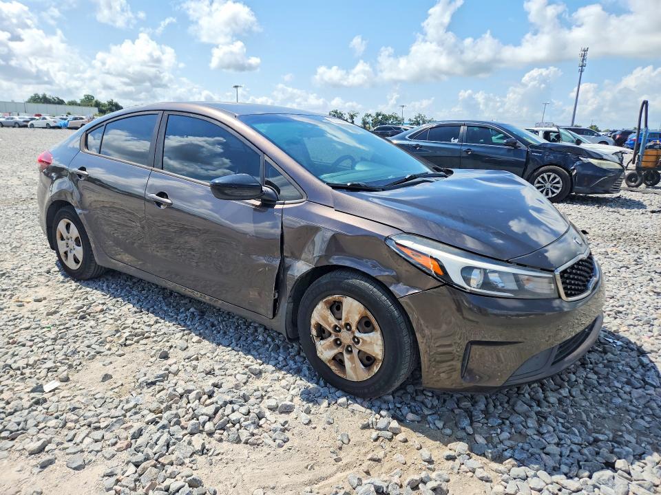 2017 Kia Forte მანქანა იყიდება აუქციონზე, vin: 3KPFK4A74HE111810, აუქციონის ნომერი: 65198846